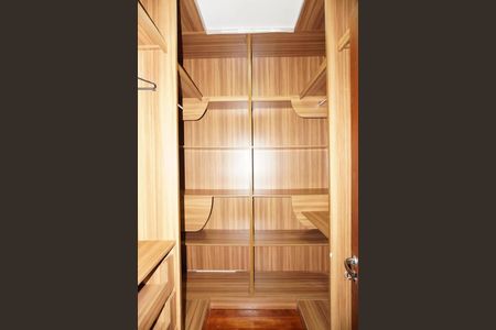 Closet da Suíte  de casa para alugar com 5 quartos, 400m² em Mangabeiras, Belo Horizonte