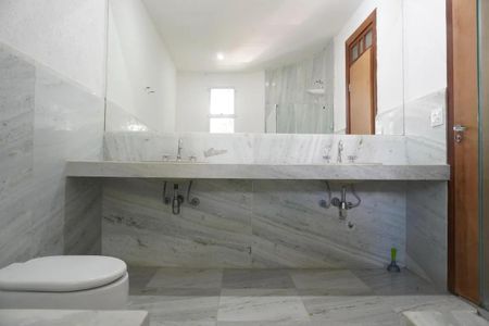Casa para alugar com 400m², 5 quartos e 4 vagasBanheiro da Suíte 2