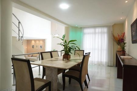 Casa para alugar com 400m², 5 quartos e 4 vagasSala