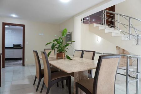 Casa para alugar com 400m², 5 quartos e 4 vagasSala