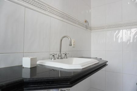 Banheiro social de casa para alugar com 5 quartos, 400m² em Mangabeiras, Belo Horizonte