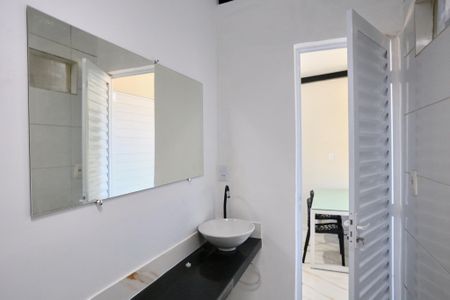 Banheiro de kitnet/studio para alugar com 1 quarto, 39m² em Mangabeiras, Belo Horizonte