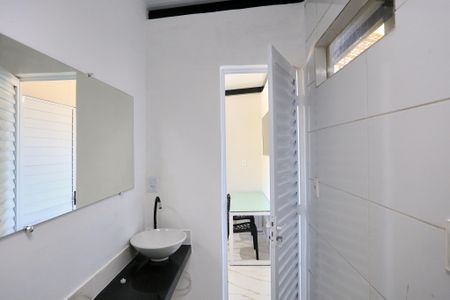 Banheiro de kitnet/studio para alugar com 1 quarto, 39m² em Mangabeiras, Belo Horizonte