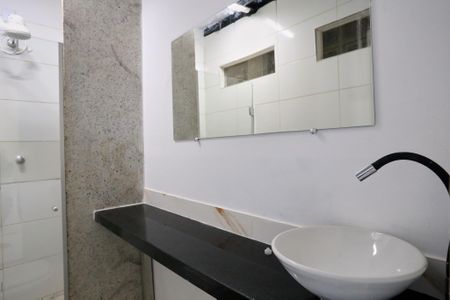 Banheiro de kitnet/studio para alugar com 1 quarto, 39m² em Mangabeiras, Belo Horizonte
