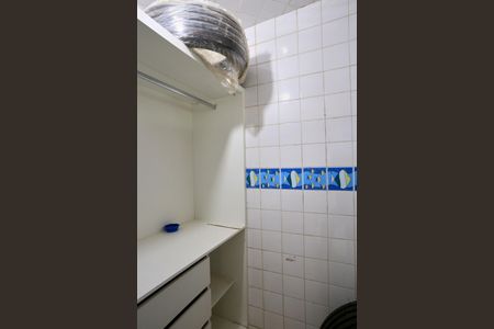 Closet do quarto de kitnet/studio para alugar com 1 quarto, 40m² em Mangabeiras, Belo Horizonte