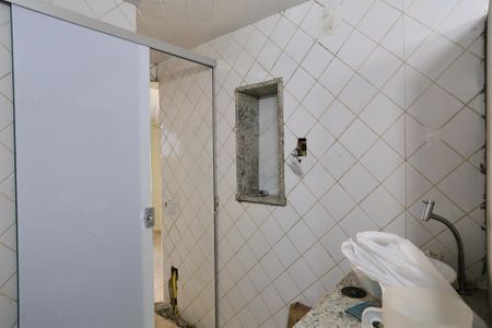 Banheiro de kitnet/studio para alugar com 1 quarto, 40m² em Mangabeiras, Belo Horizonte