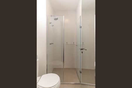 Banheiro de kitnet/studio para alugar com 1 quarto, 24m² em Higienópolis, São Paulo