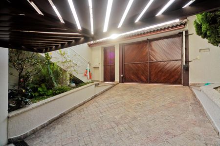 Garagem de casa para alugar com 4 quartos, 480m² em Vila Paiva, São Paulo