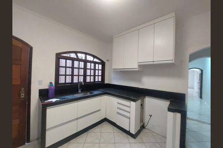 Cozinha de casa para alugar com 2 quartos, 180m² em Jardim Itapura, São Paulo