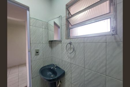 Banheiro da Edícula de casa para alugar com 2 quartos, 180m² em Jardim Itapura, São Paulo