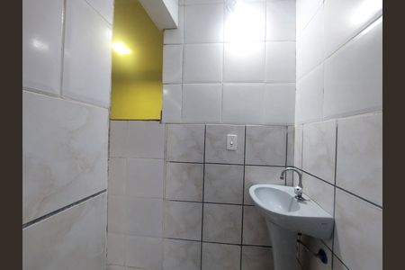 Banheiro do Salão de Festas de casa para alugar com 2 quartos, 180m² em Jardim Itapura, São Paulo