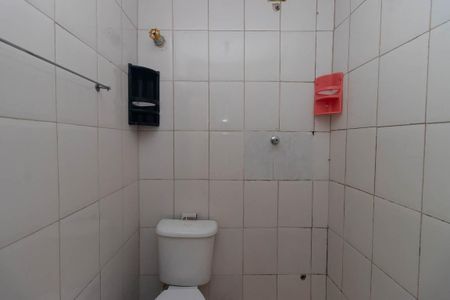 Banheiro de casa para alugar com 2 quartos, 70m² em Parque Edu Chaves, São Paulo