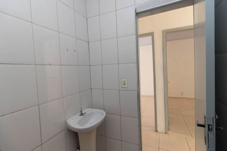 Banheiro de casa para alugar com 2 quartos, 70m² em Parque Edu Chaves, São Paulo