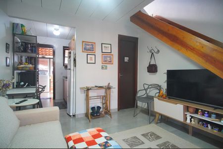 Sala de casa de condomínio à venda com 2 quartos, 44m² em Vicentina, São Leopoldo