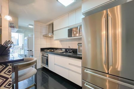 Apartamento à venda com 74m², 3 quartos e 2 vagas Apartamento à venda com 74m², 3 quartos e 2 vagasCozinha e Área de Serviço