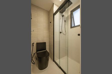 Banheiro de apartamento para alugar com 1 quarto, 28m² em Pinheiros, São Paulo