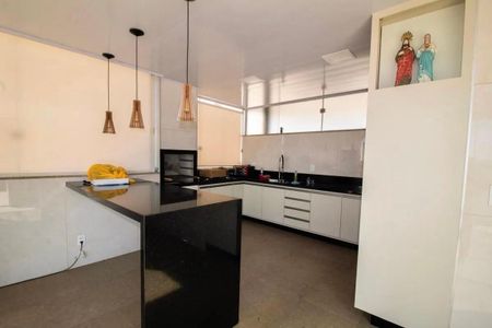 Apartamento para alugar com 180m², 3 quartos e 2 vagas