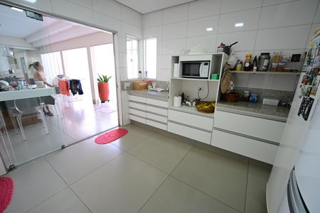 Casa à venda com 440m², 4 quartos e 4 vagas