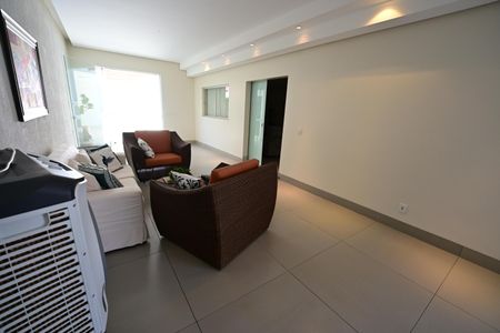 Casa à venda com 440m², 4 quartos e 4 vagas