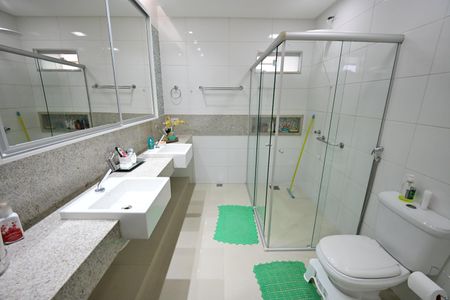 Casa à venda com 440m², 4 quartos e 4 vagas