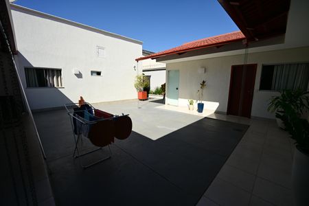 Casa à venda com 4 quartos, 440m² em Jardim Ana Lúcia, Goiânia