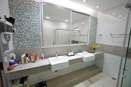Casa à venda com 440m², 4 quartos e 4 vagas