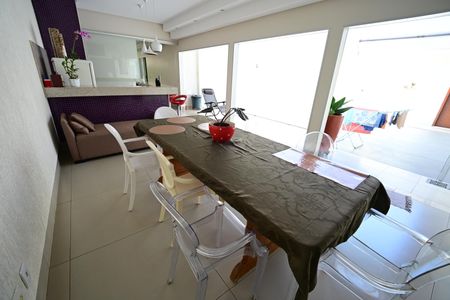 Casa à venda com 4 quartos, 440m² em Jardim Ana Lúcia, Goiânia