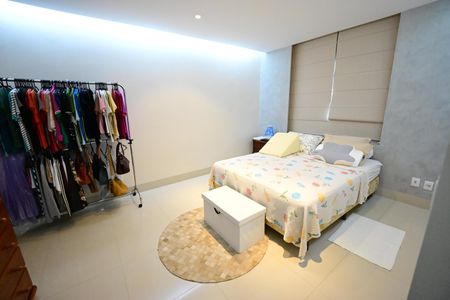 Casa à venda com 440m², 4 quartos e 4 vagas