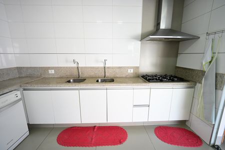 Casa à venda com 440m², 4 quartos e 4 vagas