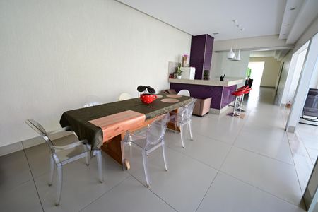 Casa à venda com 440m², 4 quartos e 4 vagas
