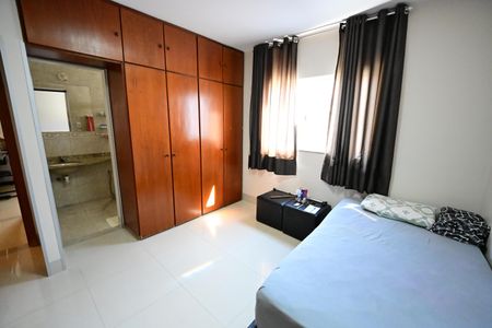 Casa à venda com 440m², 4 quartos e 4 vagas