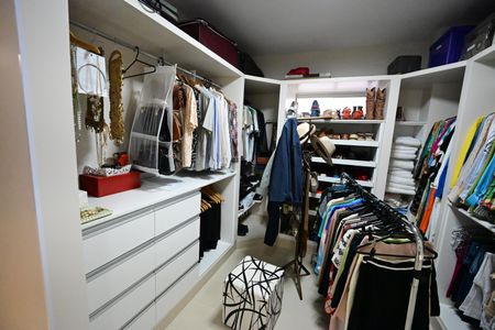 Casa à venda com 4 quartos, 440m² em Jardim Ana Lúcia, Goiânia