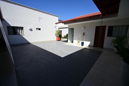 Casa à venda com 440m², 4 quartos e 4 vagas
