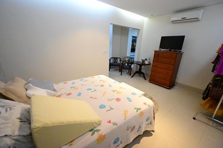 Casa à venda com 440m², 4 quartos e 4 vagas