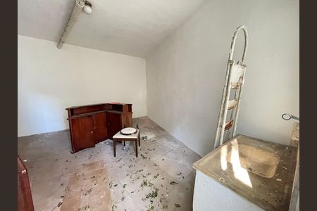 Porão de casa para alugar com 3 quartos, 166m² em Vila Nova Alba, São Paulo