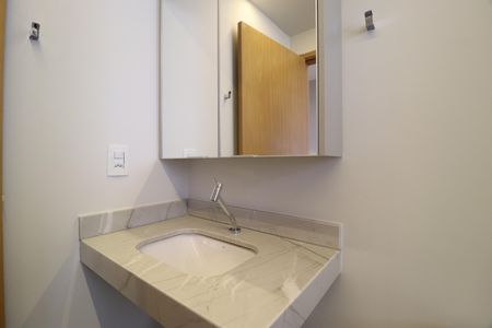 Banheiro da Suíte 3 de apartamento para alugar com 3 quartos, 110m² em Jardim Sul, Uberlândia