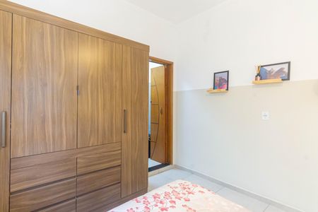 Casa à venda com 180m², 1 quarto e 2 vagas Casa à venda com 180m², 1 quarto e 2 vagasSuíte