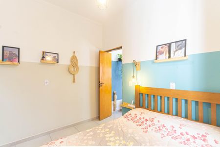 Casa à venda com 180m², 1 quarto e 2 vagas Casa à venda com 180m², 1 quarto e 2 vagasSuíte
