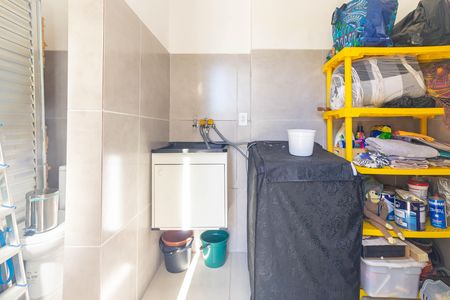 Casa à venda com 180m², 1 quarto e 2 vagas Casa à venda com 180m², 1 quarto e 2 vagasÁrea de Serviço