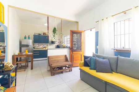 Casa à venda com 180m², 1 quarto e 2 vagas Casa à venda com 180m², 1 quarto e 2 vagasSala/Cozinha