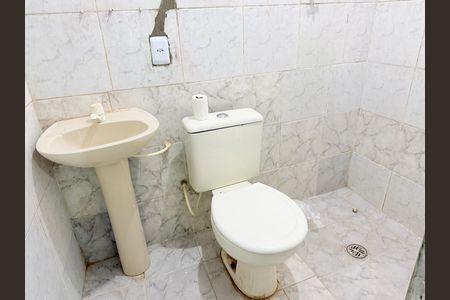 Casa para alugar com 70m², 2 quartos e 1 vaga Casa para alugar com 70m², 2 quartos e 1 vagaBanheiro da suíte