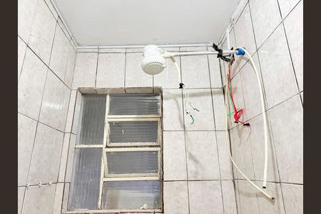 Casa para alugar com 70m², 2 quartos e 1 vaga Casa para alugar com 70m², 2 quartos e 1 vagaBanheiro social