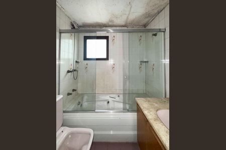 Apartamento à venda com 133m², 3 quartos e 2 vagas Apartamento à venda com 133m², 3 quartos e 2 vagasBanheiro da suíte