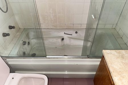 Apartamento à venda com 133m², 3 quartos e 2 vagas Apartamento à venda com 133m², 3 quartos e 2 vagasBanheiro da suíte