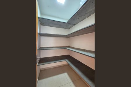Casa de condomínio para alugar com 350m², 4 quartos e 6 vagas Casa de condomínio para alugar com 350m², 4 quartos e 6 vagasDespensa