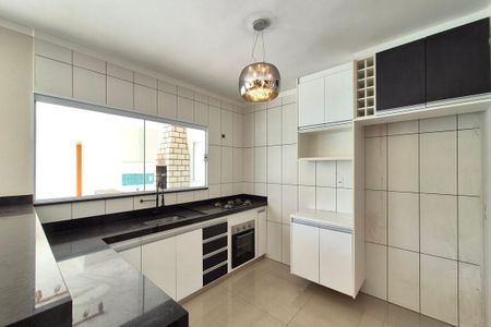 Casa de condomínio para alugar com 350m², 4 quartos e 6 vagas Casa de condomínio para alugar com 350m², 4 quartos e 6 vagasCozinha