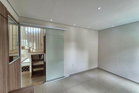Sala de TV de casa de condomínio para alugar com 4 quartos, 350m² em Swiss Park, Campinas