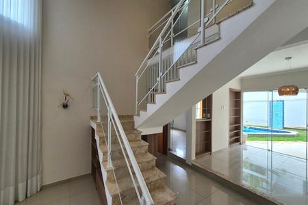 Casa de condomínio para alugar com 350m², 4 quartos e 6 vagas Casa de condomínio para alugar com 350m², 4 quartos e 6 vagasEscada