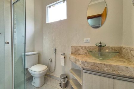 Casa de condomínio para alugar com 350m², 4 quartos e 6 vagas Casa de condomínio para alugar com 350m², 4 quartos e 6 vagasBanheiro da Suíte