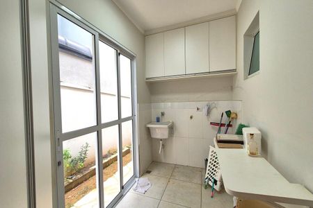 Casa de condomínio para alugar com 350m², 4 quartos e 6 vagas Casa de condomínio para alugar com 350m², 4 quartos e 6 vagasÁrea de Serviço